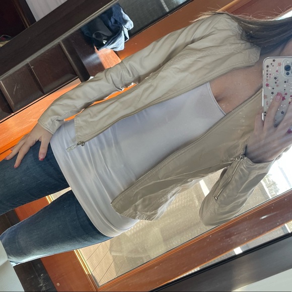 Guess and Moto Bootlegger faux leather jackets XS 3 free scarves included! - Picture 9 of 15